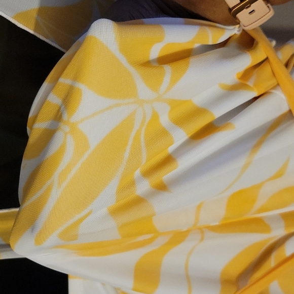 White Top with Yellow Floral Pattern - Picture 5 of 8